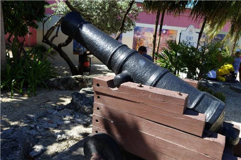 cannon at Fort George